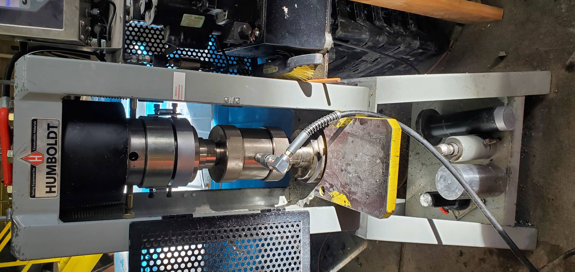 Triaxial rock test